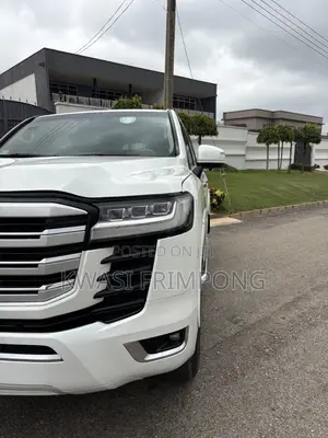 Toyota Land Cruiser 2017 White