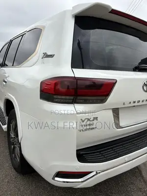 Toyota Land Cruiser 2017 White