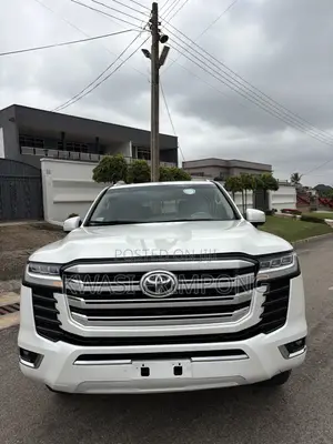 Toyota Land Cruiser 2017 White