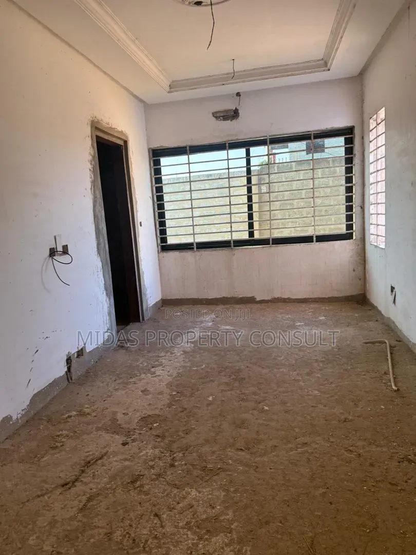 5bdrm House in Prampram for sale