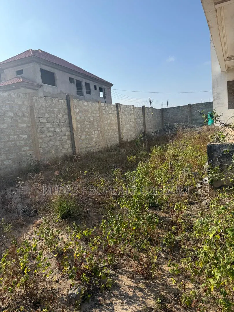 5bdrm House in Prampram for sale