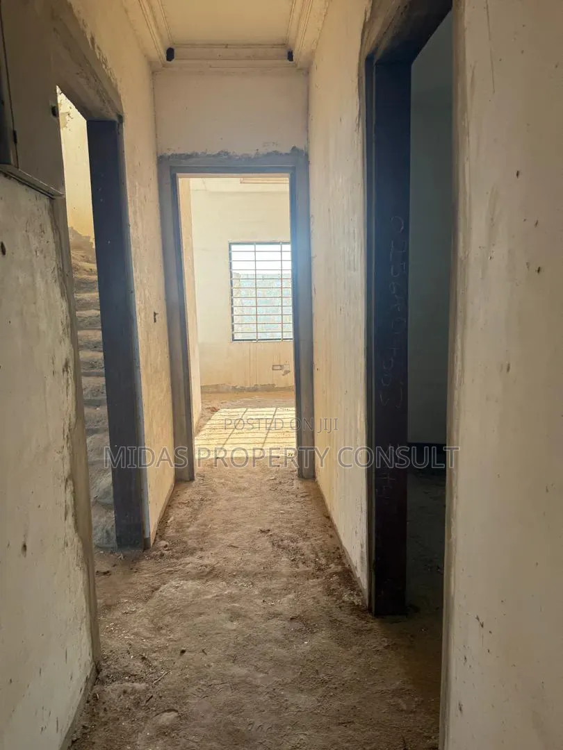 5bdrm House in Prampram for sale
