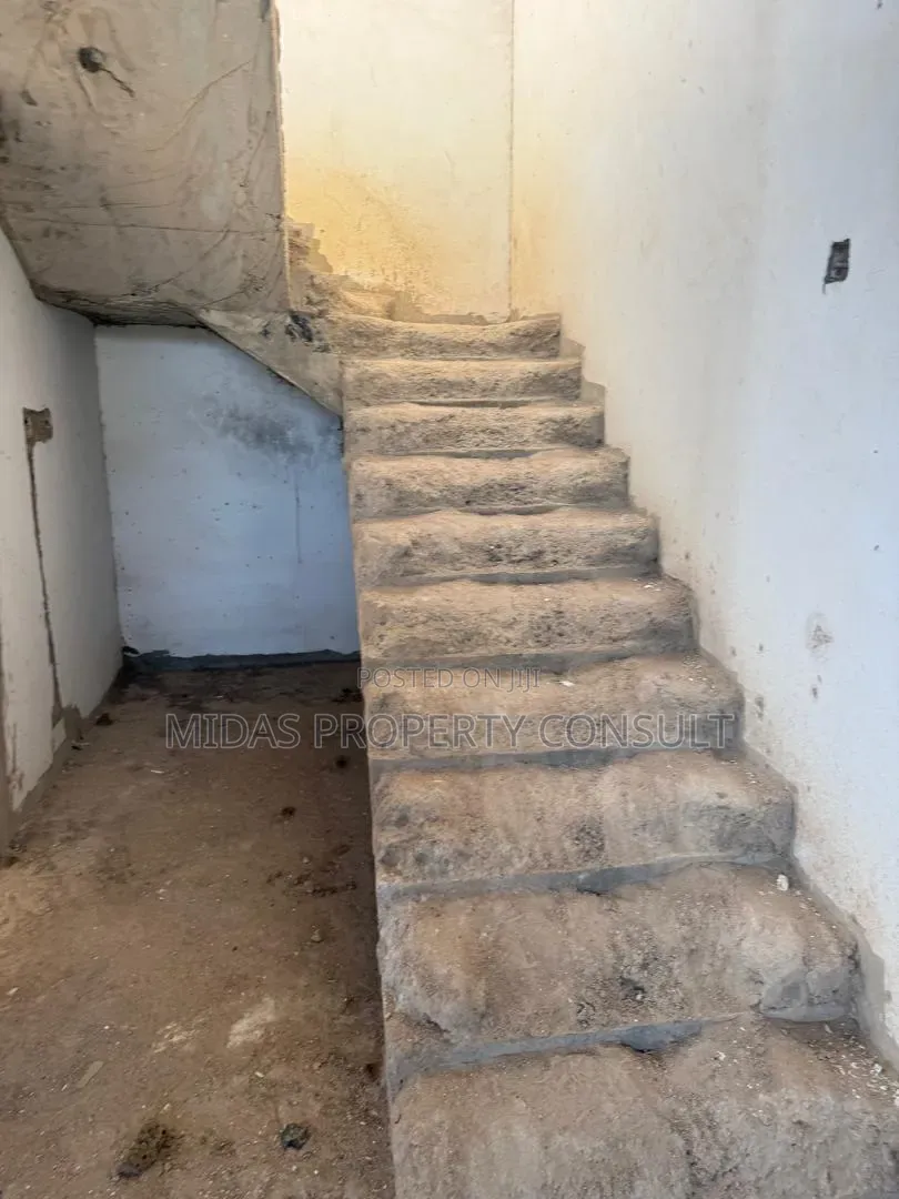 5bdrm House in Prampram for sale