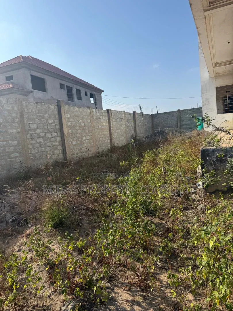 5bdrm House in Prampram for sale