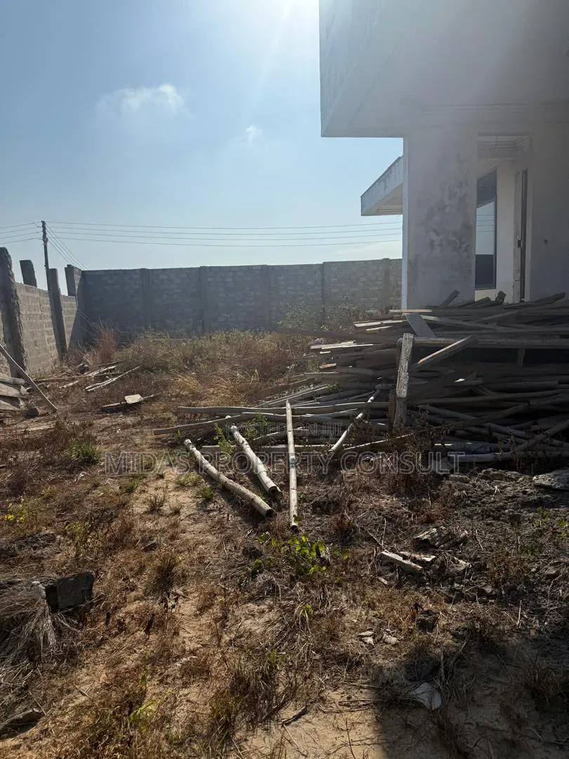 5bdrm House in Prampram for sale