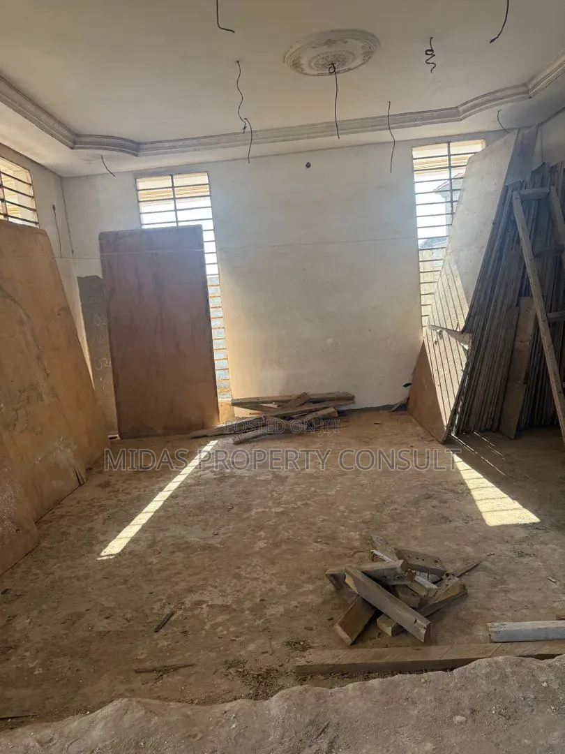5bdrm House in Prampram for sale