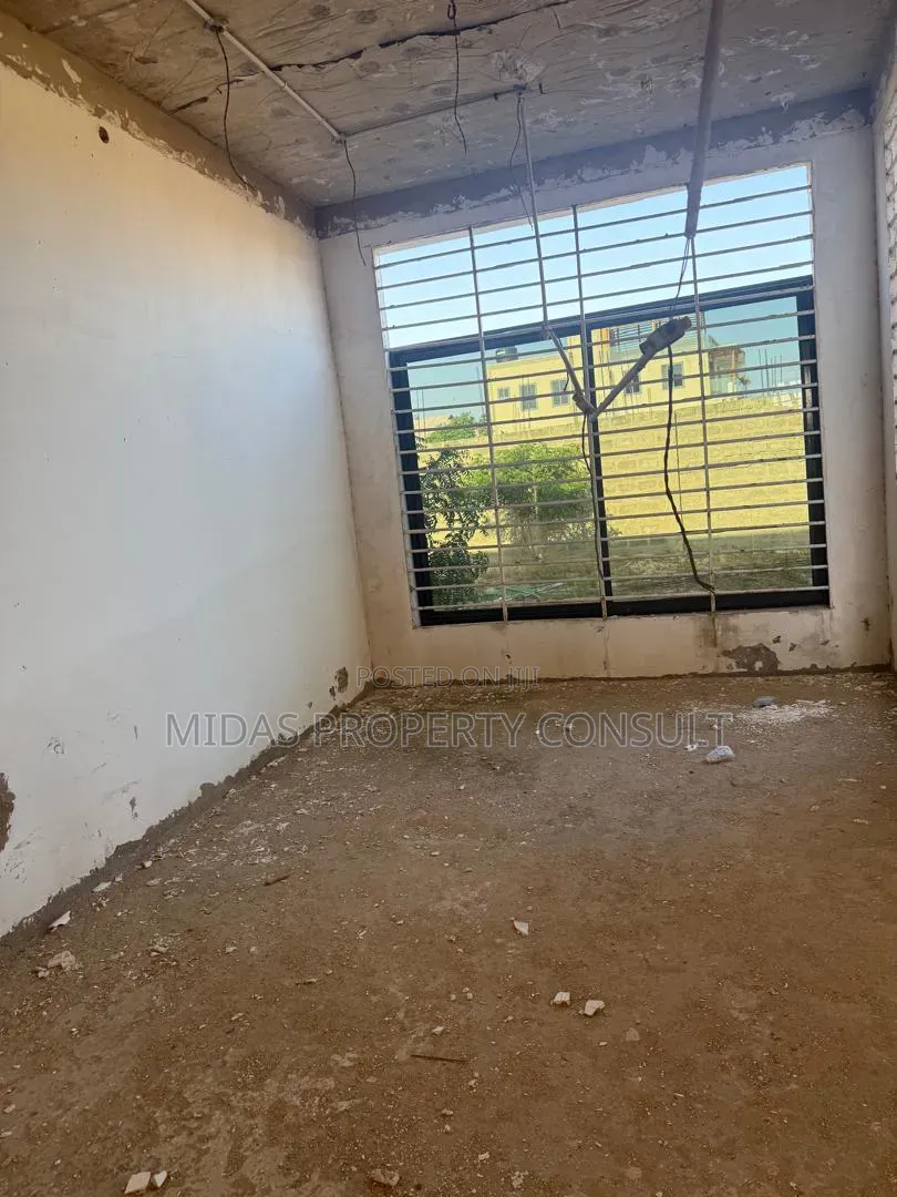 5bdrm House in Prampram for sale