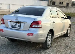 Toyota Belta 2010 Silver