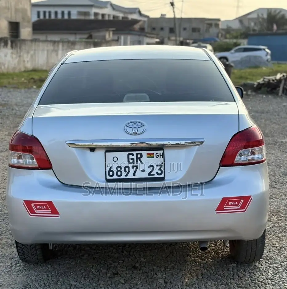 Toyota Belta 2010 Silver