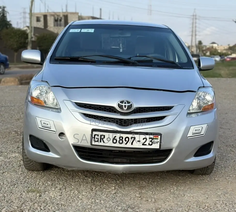 Toyota Belta 2010 Silver