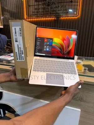 New Laptop Microsoft Surface Go 8GB Intel Core i5 SSD 128GB