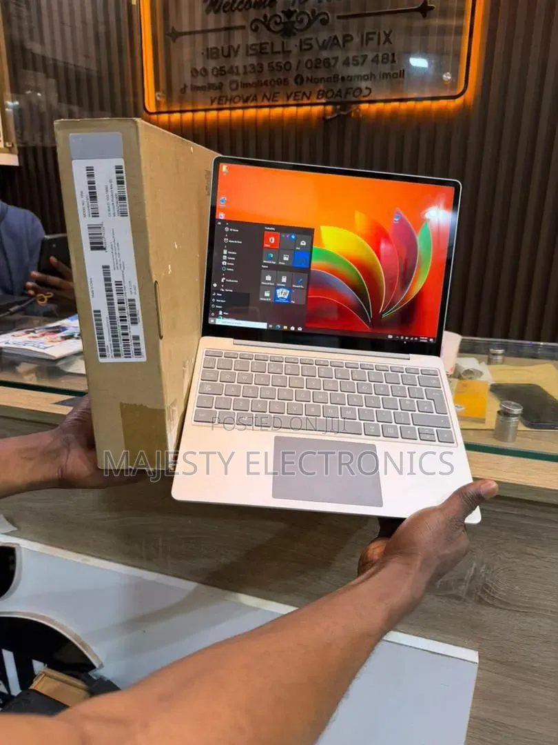 New Laptop Microsoft Surface Go 8GB Intel Core i5 SSD 128GB