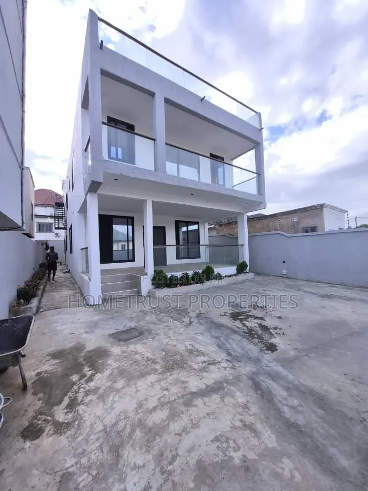 3bdrm Duplex in Kwabenya Acp for sale