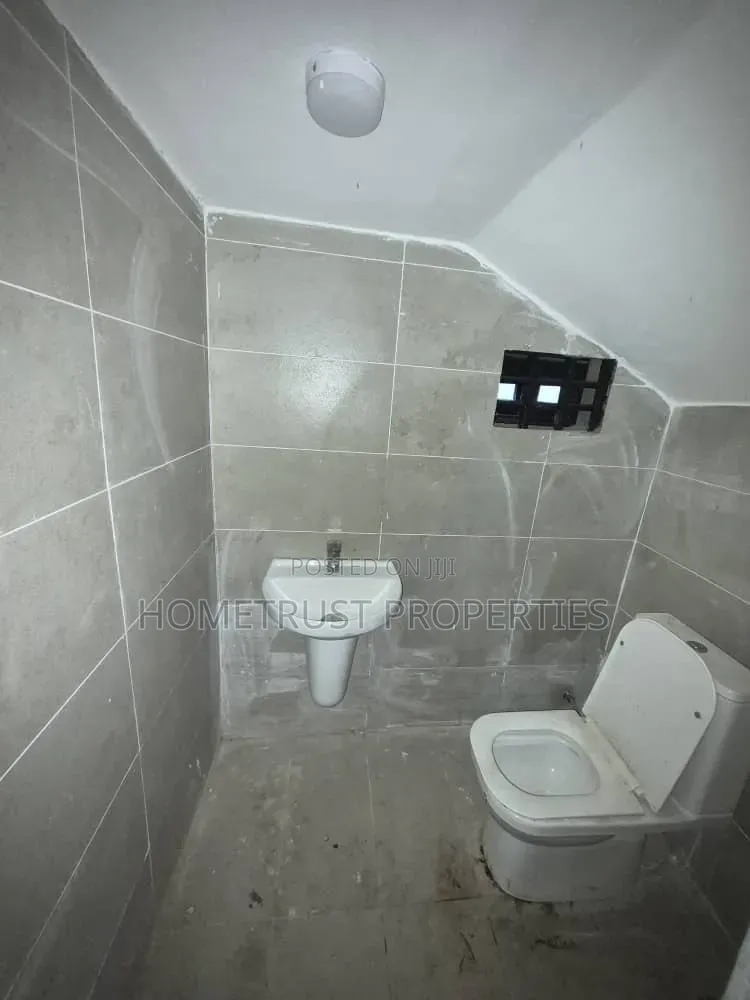 3bdrm Duplex in Kwabenya Acp for sale
