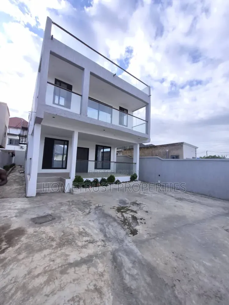 3bdrm Duplex in Kwabenya Acp for sale