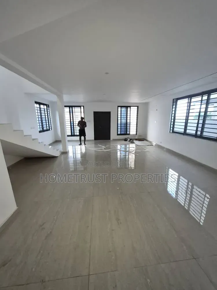 3bdrm Duplex in Kwabenya Acp for sale