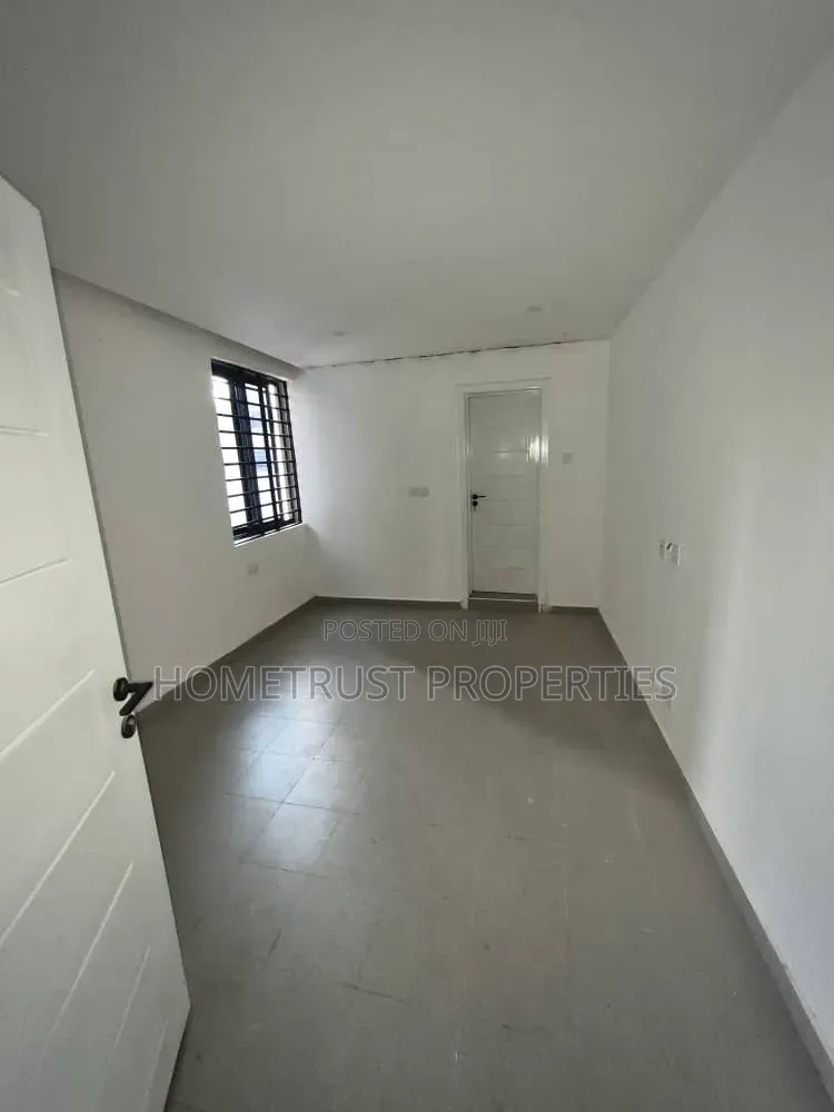 3bdrm Duplex in Kwabenya Acp for sale
