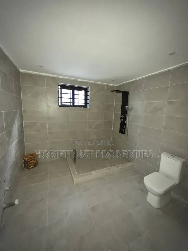 3bdrm Duplex in Kwabenya Acp for sale