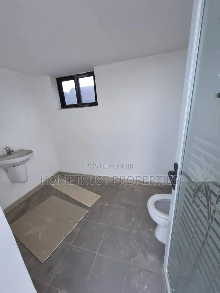 3bdrm Duplex in Kwabenya Acp for sale
