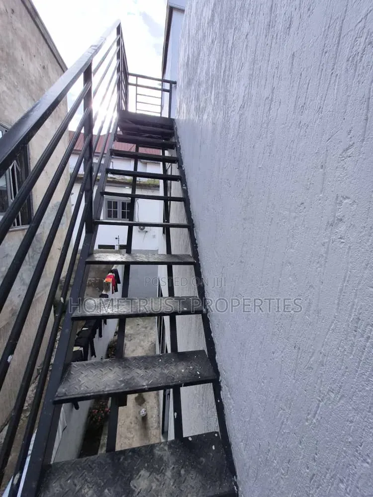 3bdrm Duplex in Kwabenya Acp for sale
