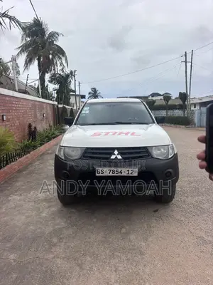 Mitsubishi L200 2012 White