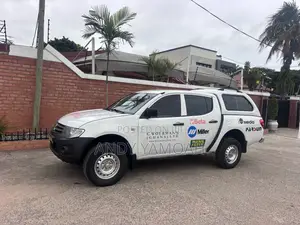 Mitsubishi L200 2012 White