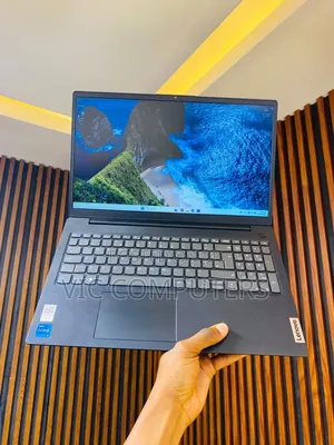 Laptop Lenovo V15 8GB Intel Core i5 SSD 512GB