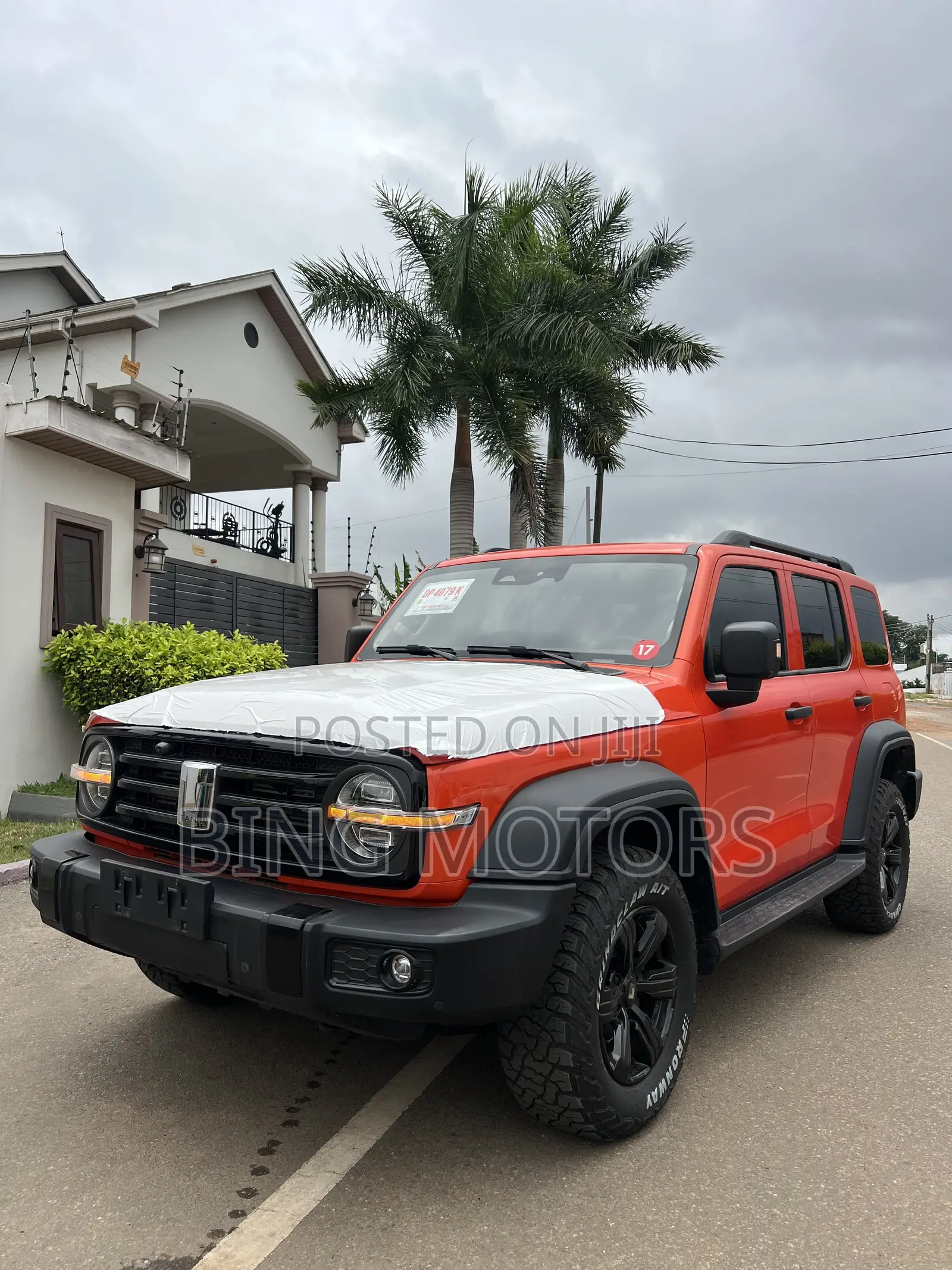 Tank 300 2022 Orange