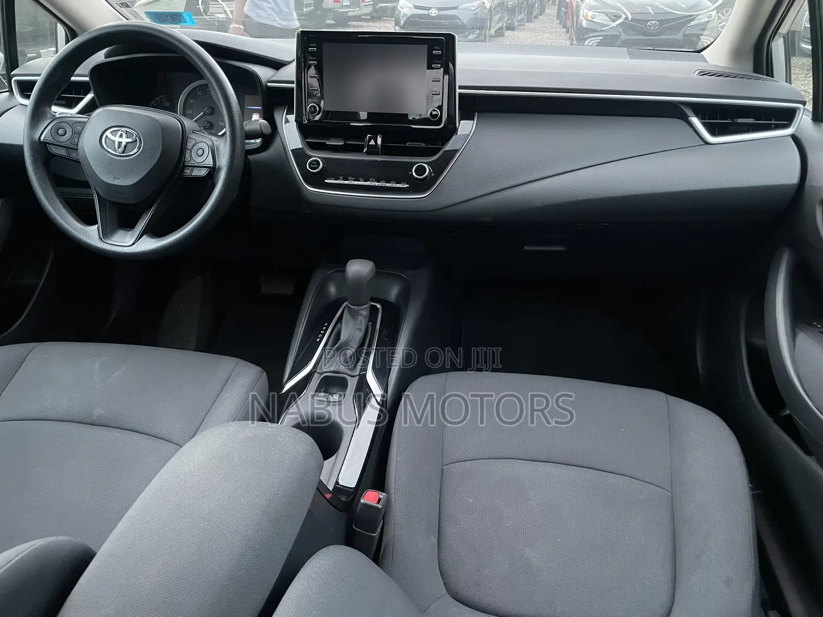 Toyota Corolla LE 2020 Silver