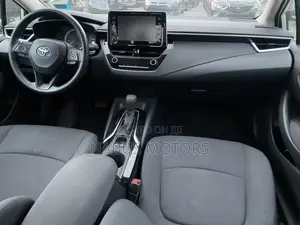 Toyota Corolla LE 2020 Silver