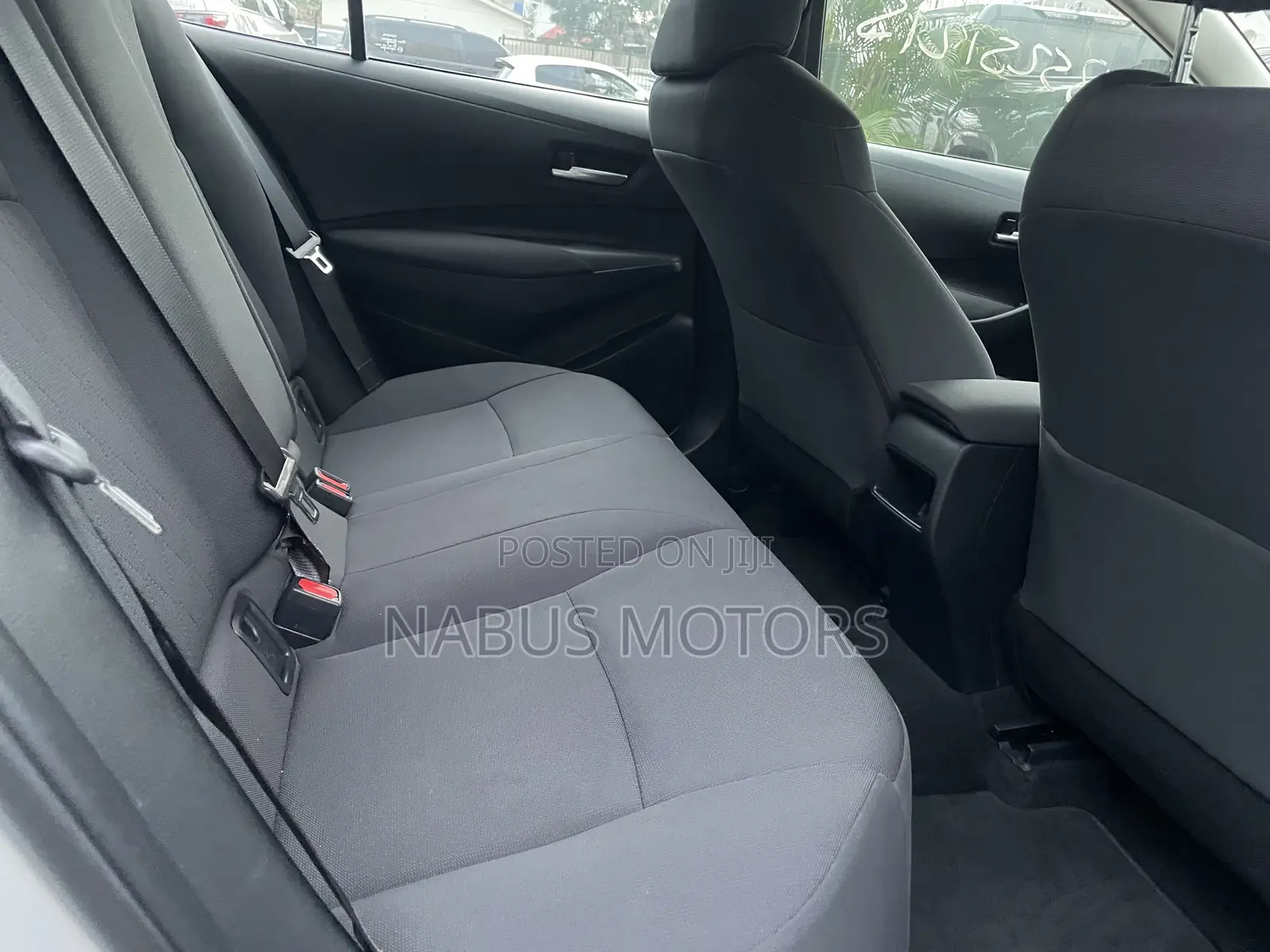 Toyota Corolla LE 2020 Silver