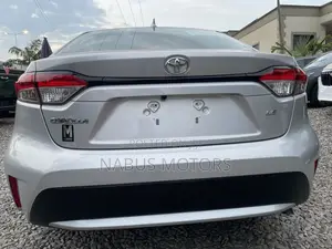 Toyota Corolla LE 2020 Silver