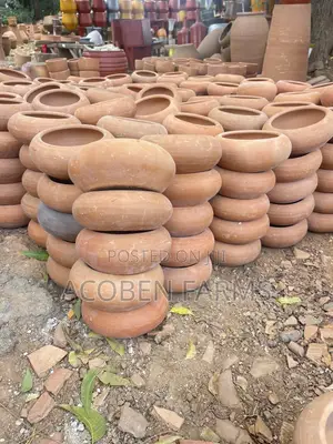 Rabbit Clay Feeding Pot
