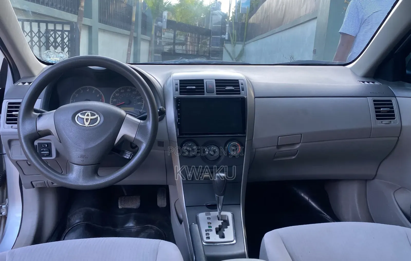 Toyota Corolla 2010 Silver