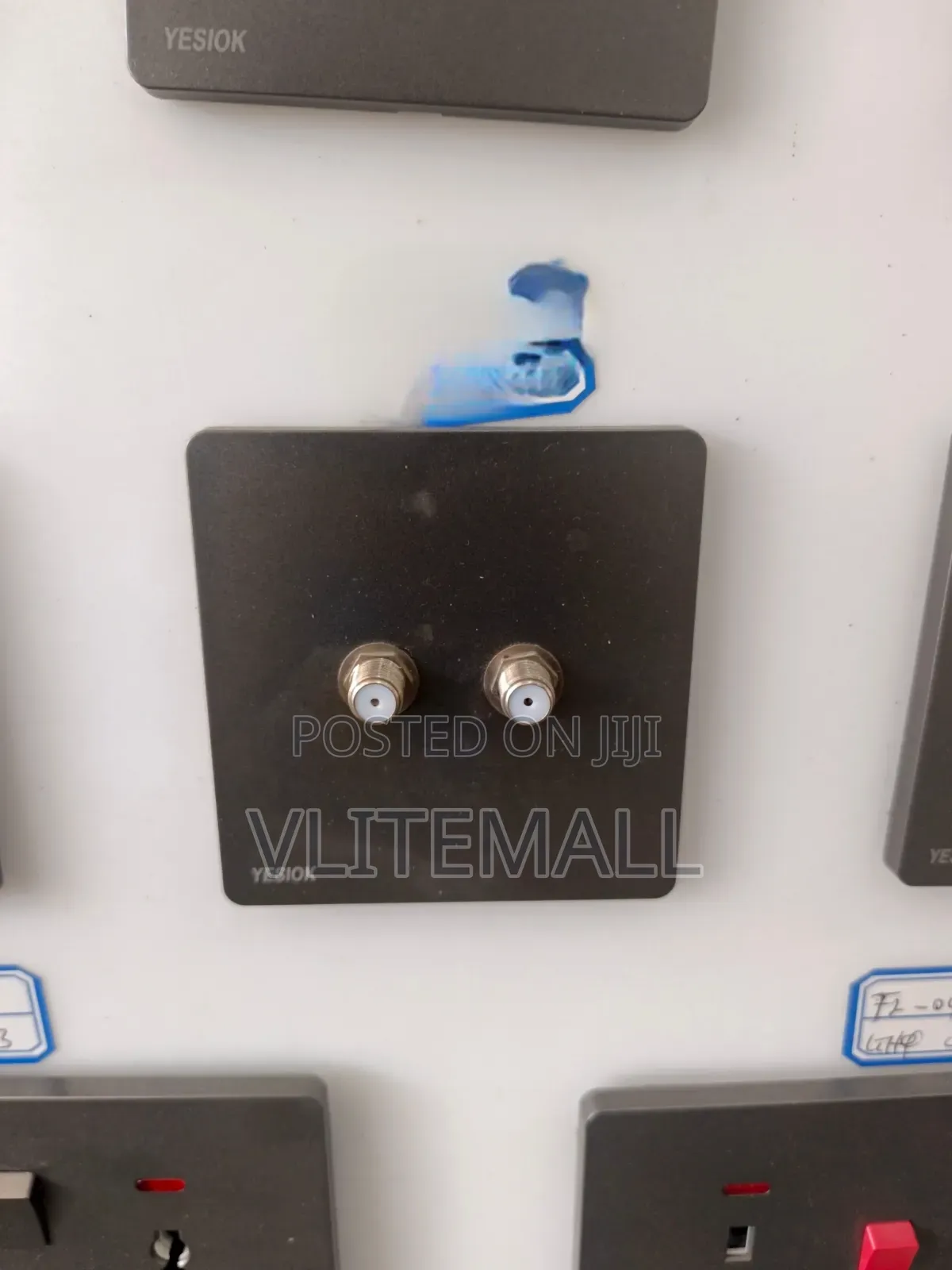 Double Satellite Socket