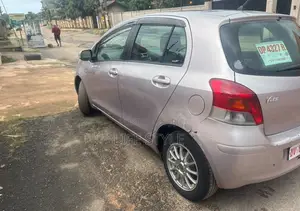 Toyota Vitz 1.0 FWD 3dr 2010 Silver