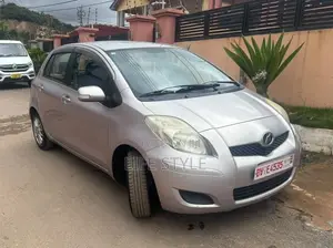 Toyota Vitz 1.0 FWD 3dr 2010 Silver