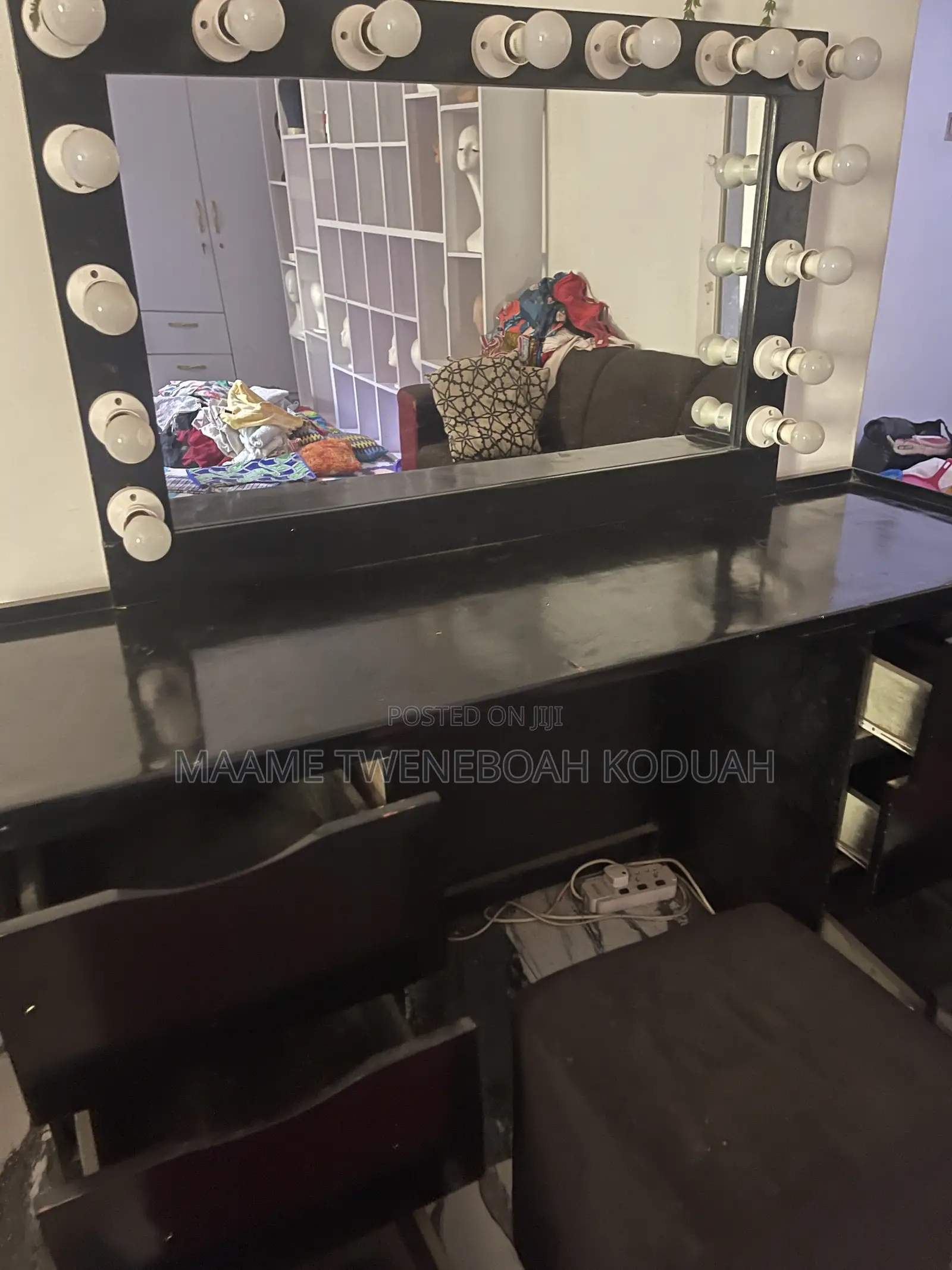 Professional Makeup Vanity Dresser Set With Cushioned Stool
