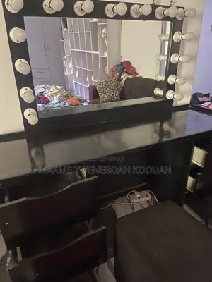 Professional Makeup Vanity Dresser Set With Cushioned Stool