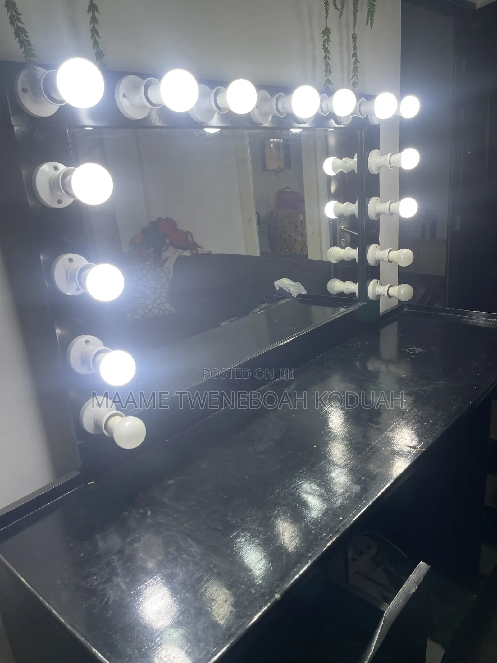 Professional Makeup Vanity Dresser Set With Cushioned Stool