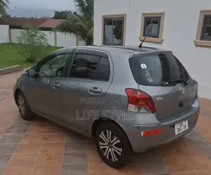 Toyota Vitz 1.0 FWD 3dr 2010 Gray