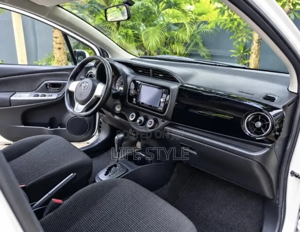 Toyota Vitz 1.0 FWD 3dr 2016 White