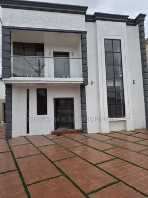 4bdrm House in Ashoman, Police Station for sale