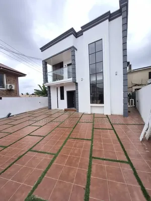 4bdrm House in Ashoman, Police Station for sale