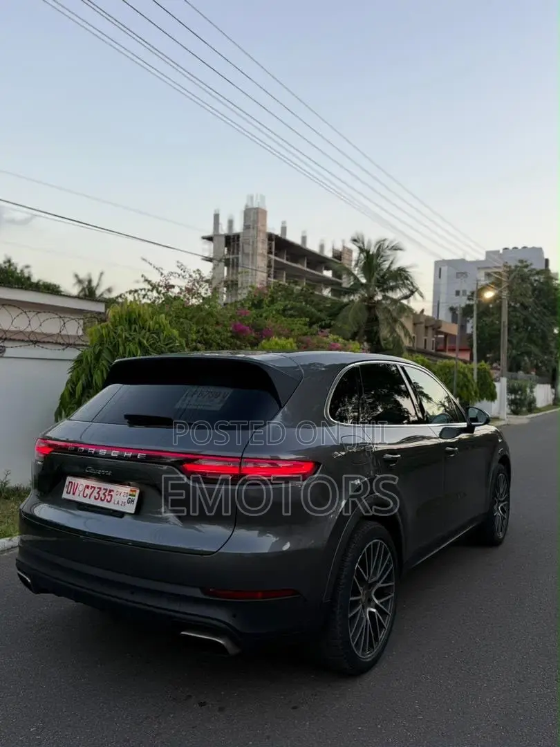 Porsche Cayenne Base AWD 2020 Gray