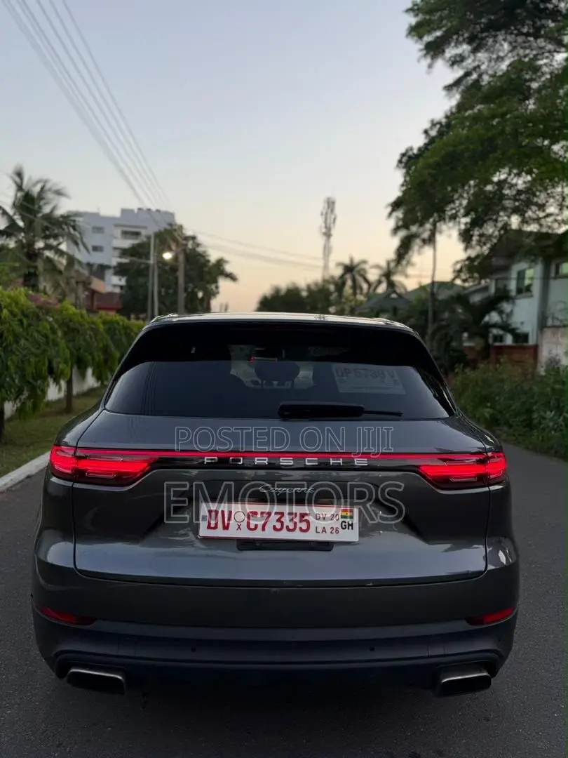 Porsche Cayenne Base AWD 2020 Gray
