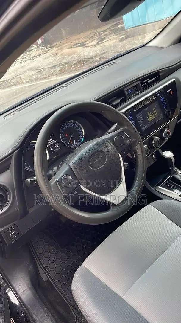 Toyota Corolla LE Eco (1.8L 4cyl 2A) 2018 Black