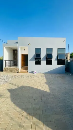 3bdrm House in Odumase, Police Station for sale
