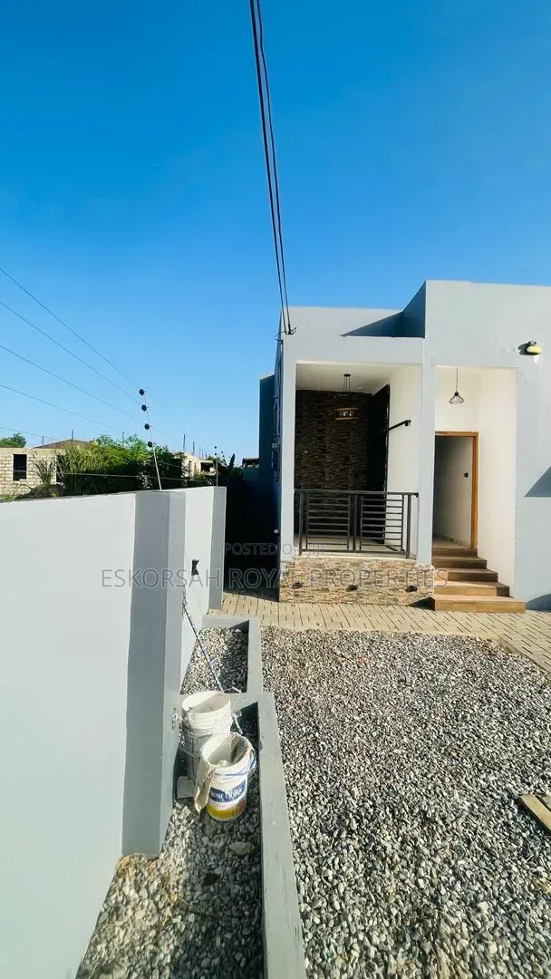 3bdrm House in Odumase, Police Station for sale