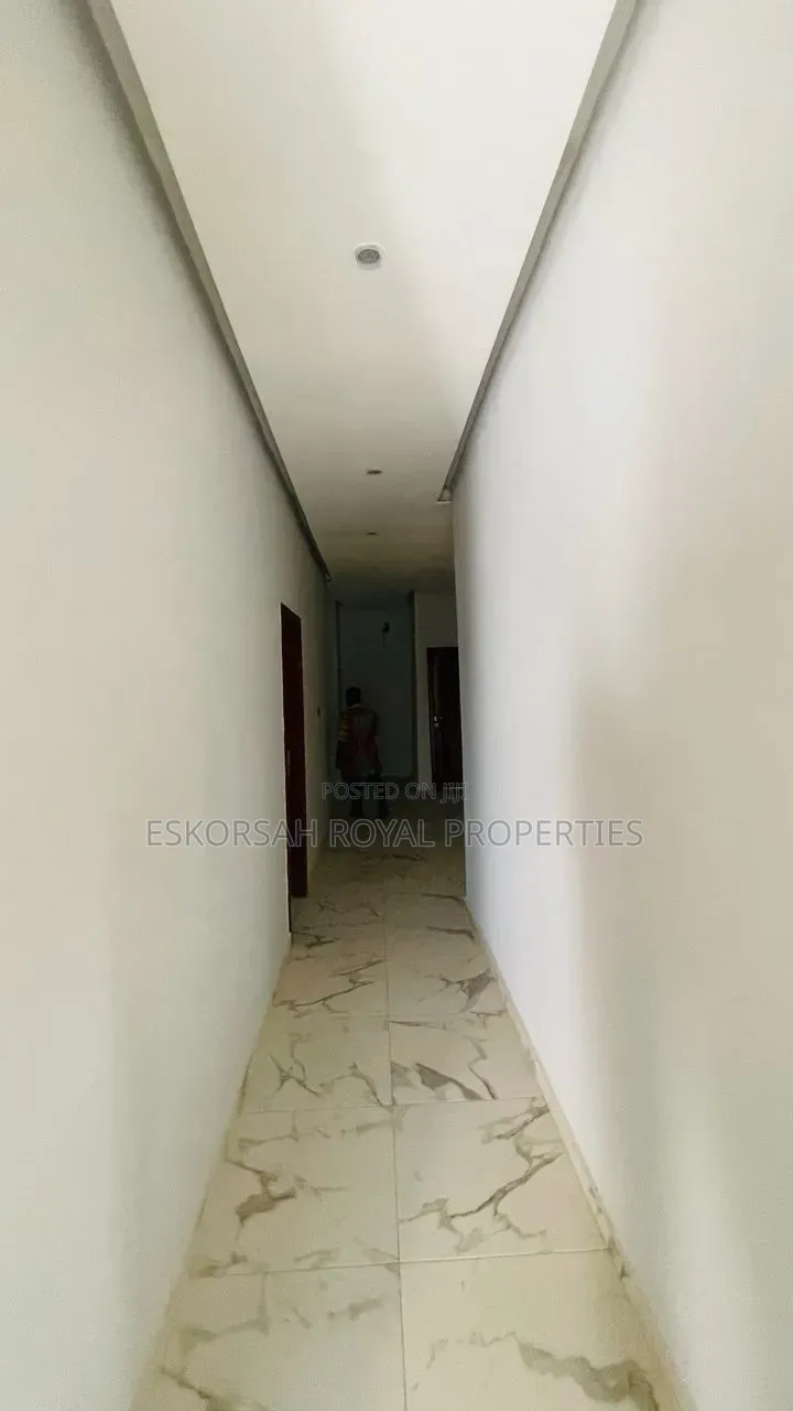 3bdrm House in Odumase, Police Station for sale